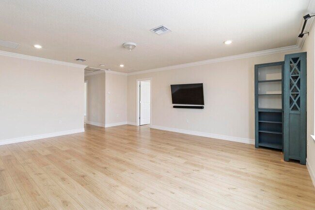 Building Photo - 8289 Vaulting Dr