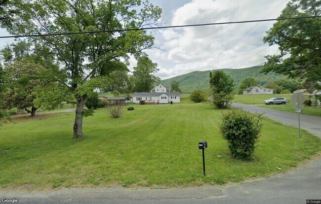 Front yard - 4011 Bandy Rd