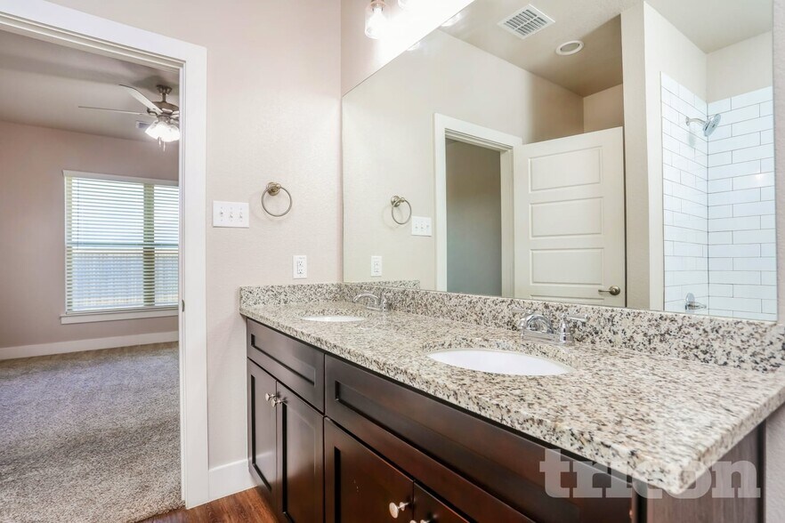 Building Photo - 10336 Ft Teran Trl