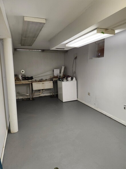 washer and dryer hook ups - 8330 Clough Pike