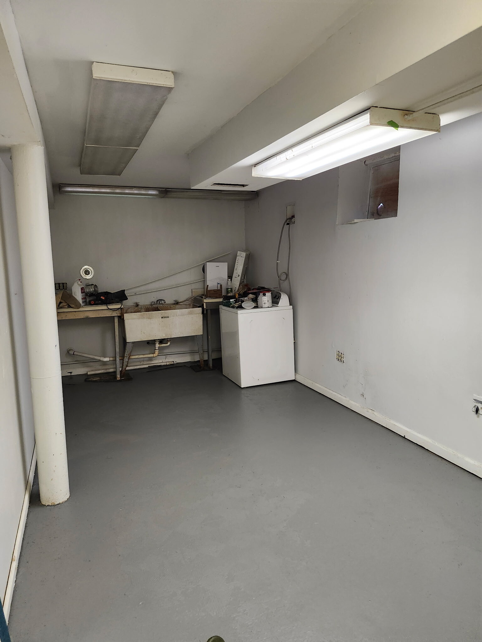 washer and dryer hook ups - 8330 Clough Pike