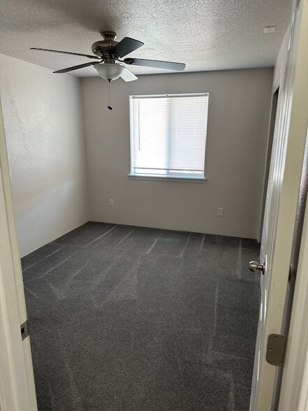 Bedroom 3 with ceiling fan - 1468 Andrew Dr
