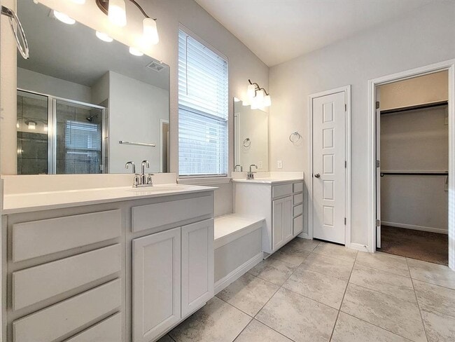 Building Photo - Modern 3BR/2BA Home with Garage & Fenced Backyard