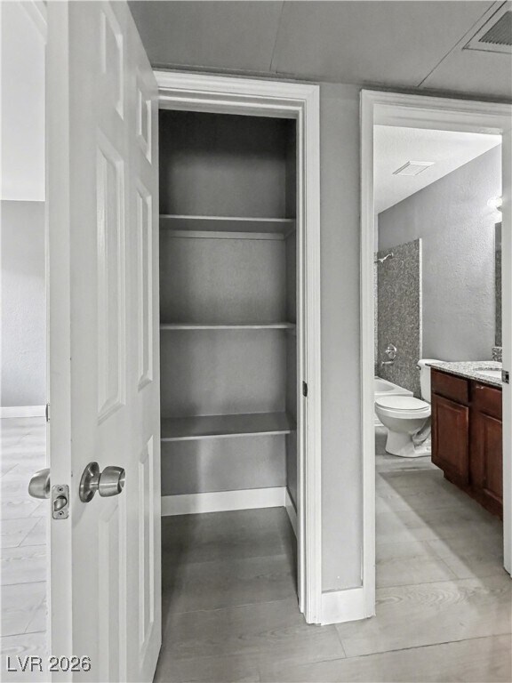 Building Photo - 5141 River Glen Dr