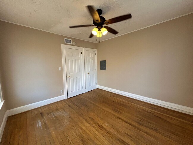 Building Photo - 2623 College St