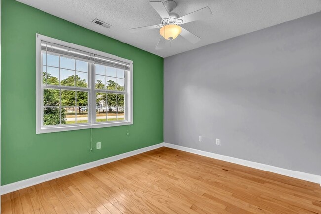 Building Photo - 403 Arabian Ln