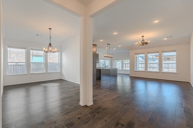 Building Photo - 3439 Cres Vista Dr