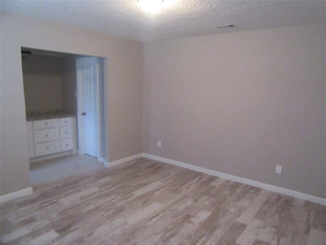 Building Photo - 25822 Glen Loch Dr