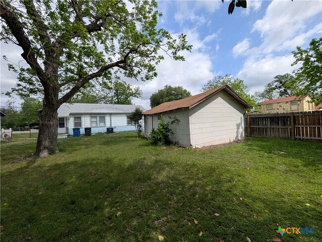 Building Photo - 1185 W Mill St