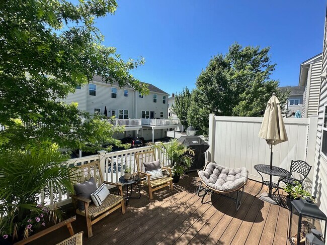 Building Photo - 504 Raymond Dr