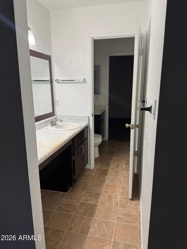 Building Photo - 1545 E Sahuaro Dr