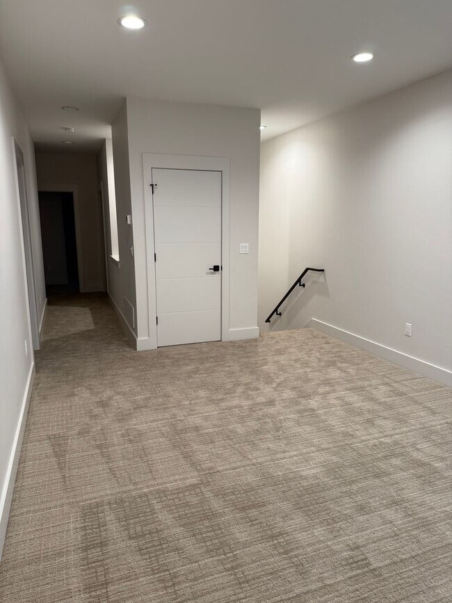 Building Photo - Beautiful 3 Bedroom 2.5 Bath in Autumn Grove