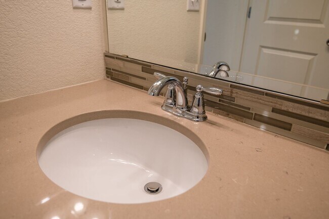 Building Photo - 2 Bedroom 2 1/2 Bath in Mosaic