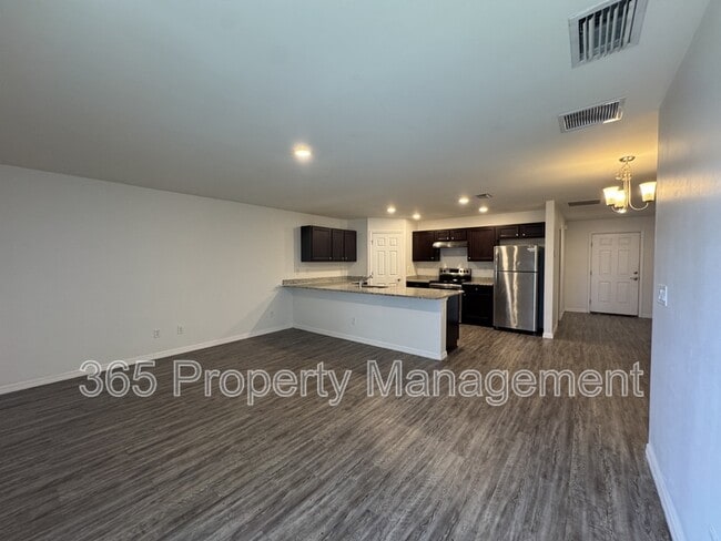 Building Photo - 26433 Sandhill Blvd