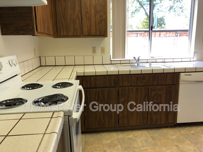 Building Photo - 3933 Oak Villa Cir