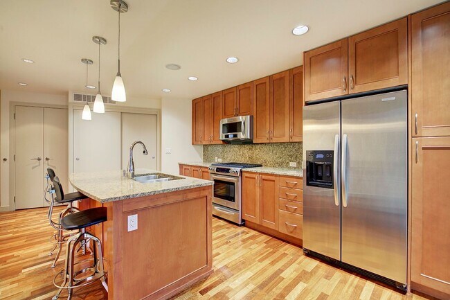 Building Photo - 1Bd/1Ba Bellevue Condo