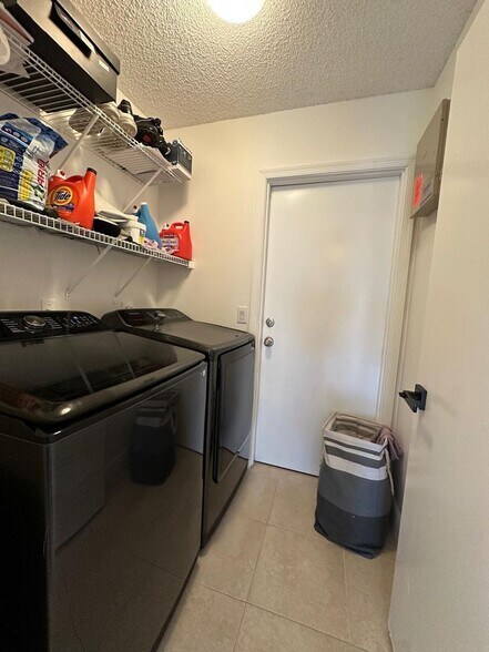 Building Photo - 22449 Middletown Dr