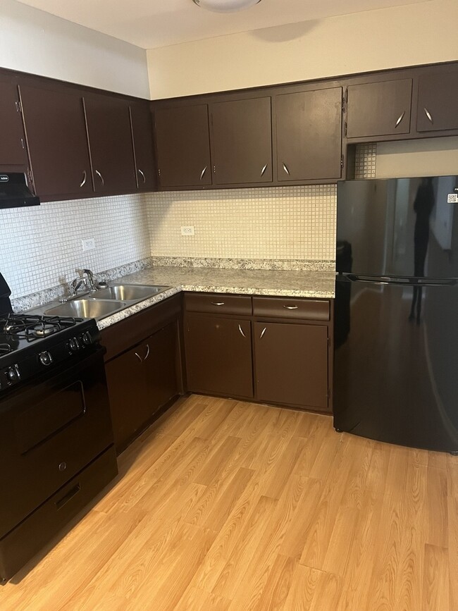 Building Photo - 8817 S Roberts Rd