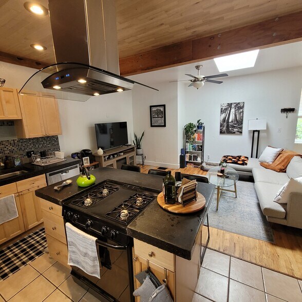 Primary Photo - 3638 Osage St