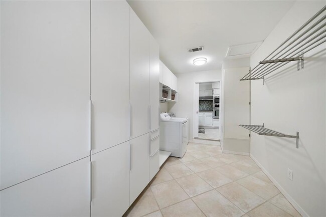Building Photo - 1428 W 43rd St