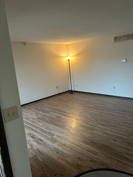 Building Photo - 8415 E Gilbert St