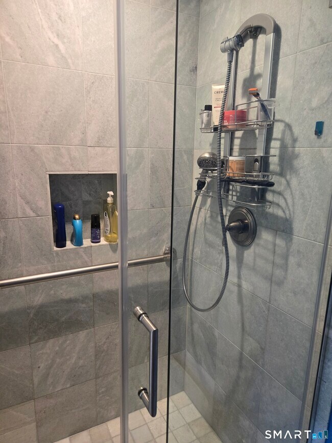 Building Photo - 57 Beachside Ave