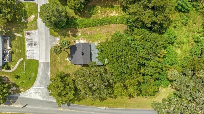 Building Photo - 5851 SE Drew Rd