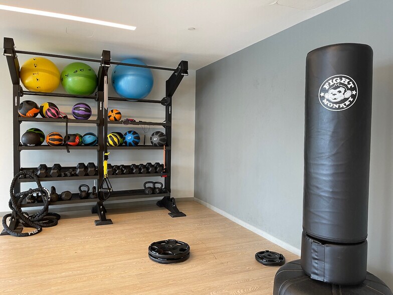 Building Photo - 45 Lewis St