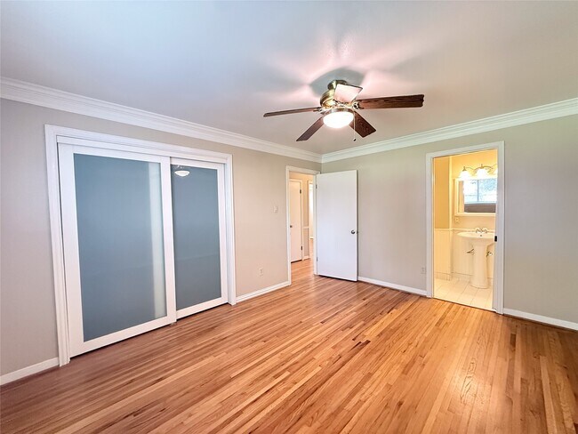 Building Photo - 9506 Carousel Ln