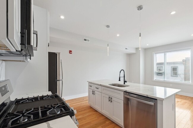 Building Photo - 2425 W Thompson St