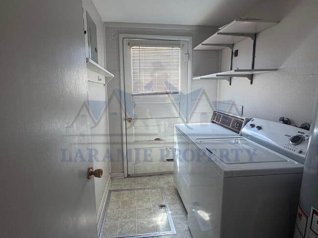 Building Photo - 2 Bed 1 Bath Apartment