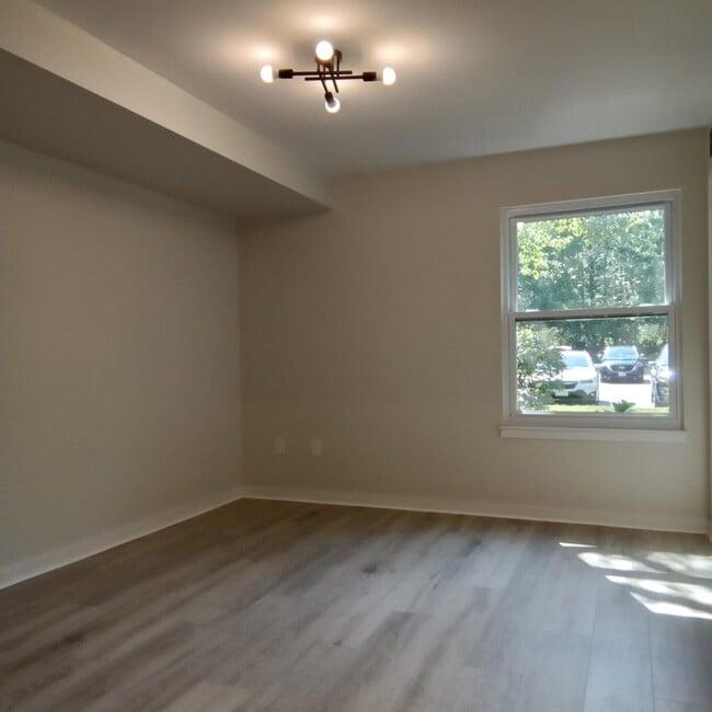 Building Photo - 707 Lenox Rd