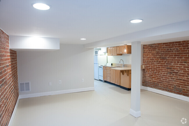 Building Photo - 630 Otis Pl NW