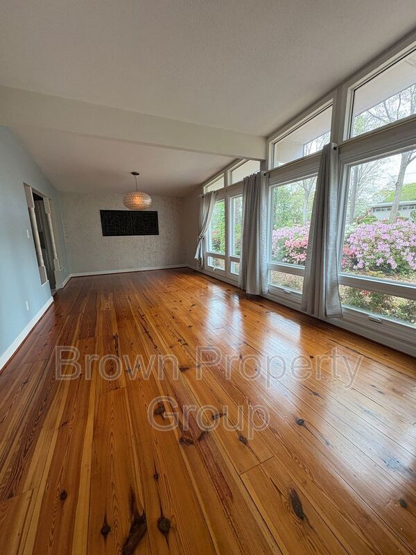 Building Photo - 3202 Cluny Dr