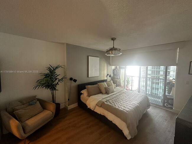 Building Photo - 1750 N Bayshore Dr