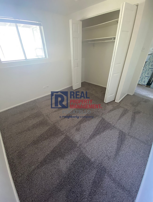 Building Photo - 2 Bed 2 Bath Duplex