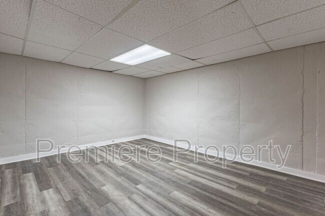 Building Photo - 10516 E 26th St S