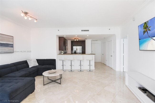 Building Photo - 6515 Collins Ave