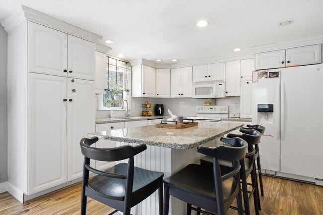 Building Photo - 32 Edinburgh Dr