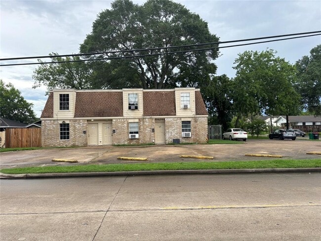 Building Photo - 216 S Pruett St