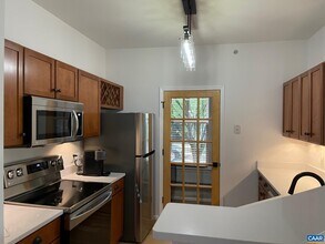 Building Photo - 710 Walker Square