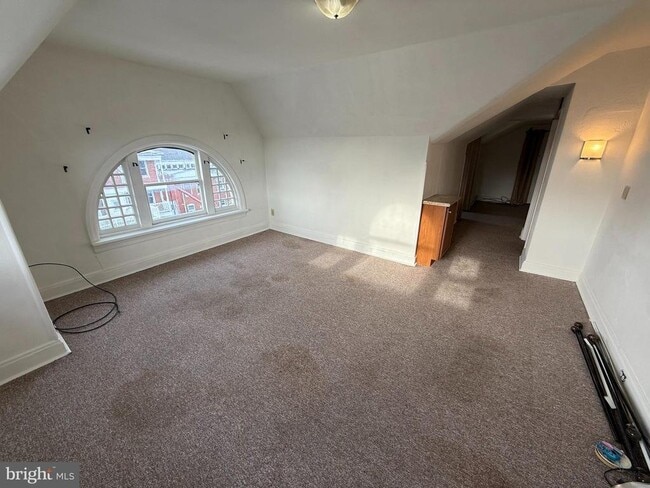 Building Photo - 405 Bridge St