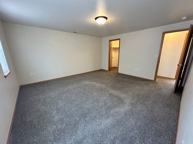 Building Photo - 4 Bedroom 3 Bathroom Home with Attached Ga...