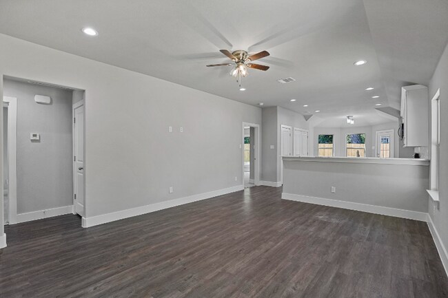 Building Photo - 2327 Harding St