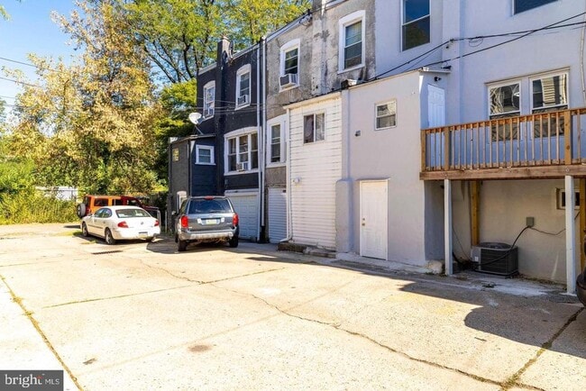 Building Photo - 617 Brinton St