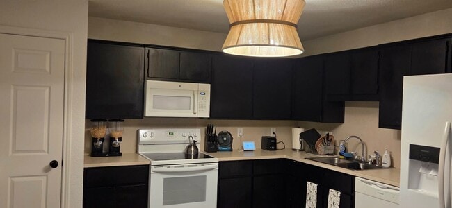 Building Photo - 3313 Florence Rd