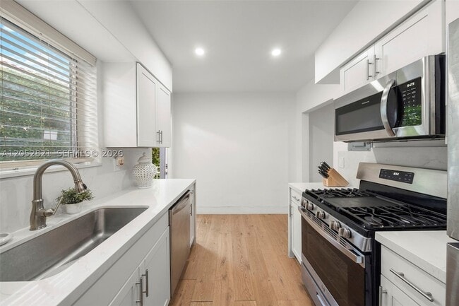 Building Photo - 1125 99th St