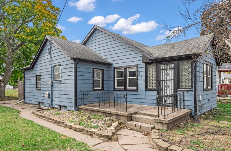 Primary Photo - 235 W 32nd St