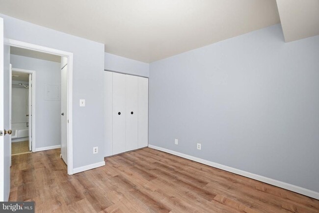 Building Photo - 5902 Cove Landing Rd