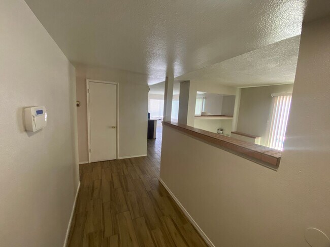 Building Photo - Charming 3 bedroom, 2 bath with Pool